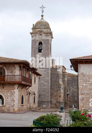 Glockenturm einer Kirche, Boadilla del Camino, Spanien Stockfoto