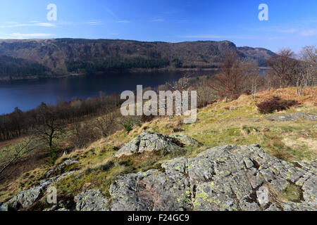 Frühling, Reflexionen in Thirlmere Stausee, Lake District National Park, Cumbria, England, UK Stockfoto