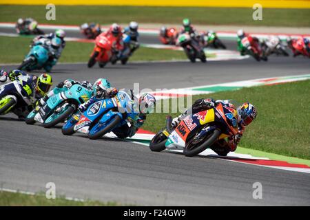 Mugello Circuit, Italien 31. Mai 2015. Red Bull KTM Ajo Fahrer Miguel Oliveira holte sich die Führung während der Moto3-Rennen der Gran Pre Stockfoto