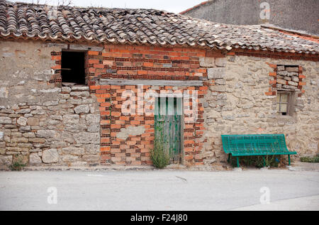 Glockenturm einer Kirche, Boadilla del Camino, Spanien Stockfoto