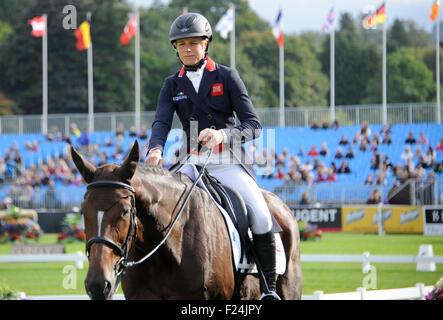 Blair Atholl, Schottland. 11. September 2015. Longines FEI European Eventing Championships 2015, Blair Castle. Izzy Taylor (GBR) Reiten KBIS Briarlands Matilda in der Dressur-Phase.  © Julie Priestley Stockfoto