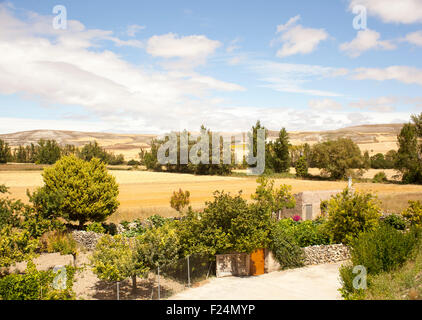 Blick auf einem Bauernhof in der spanischen Landschaft Stockfoto