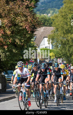 Peter Kennaugh, Ian Stannard, Wout Poels und Ben Swift führt die Verfolgergruppe auf Stufe 6 der Tour von Großbritannien 2015 Stockfoto