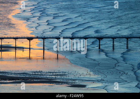 Saltburn am Meer, Yorkshire, Großbritannien. Blick über viktorianischen Saltburn Pier von der Cleveland Way National Trail Küstenwanderweg. Stockfoto