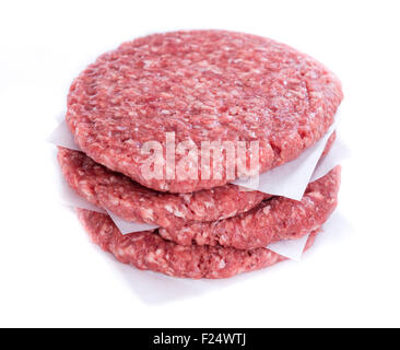 Burger (rohes Hackfleisch) isoliert auf weißem Hintergrund Stockfoto