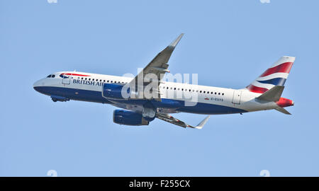 British Airways Airbus A320 G-EUYS Weg vom Flughafen London Heathrow LHR Stockfoto