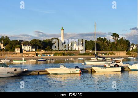 Frankreich, Finistere, Benodet Hafen entlang Fluss Odet von Sainte Marine-Hafen Stockfoto