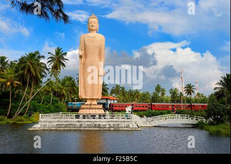 Sri Lanka, Südprovinz, Galle district, Telwatta, Peraliya Buddha in Erinnerung an die vielen Opfer von den überfüllten Zug am 26. Dezember 2004 vom Tsunami mitgerissen Stockfoto