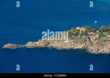 Frankreich, Var, Corniche des Maures, Le Lavandou, Cap NΦgre, das Faraghi Schloss im Besitz der Familie Bruni Tedeschi (Luftbild) Stockfoto