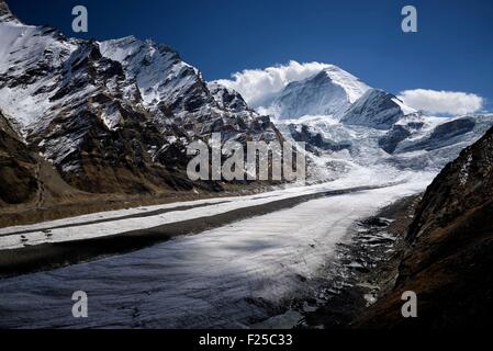 Indien, Jammu und Kashmir, Himalaya, Ladakh, Zanskar, Suru Tal, Parkachik Gletscher und Mount Nonne (7135m) Stockfoto