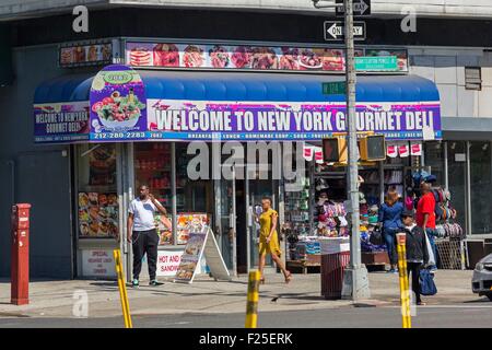 Vereinigte Staaten, New York, Manhattan, Harlem, Deli-Lebensmittelgeschäft Stockfoto