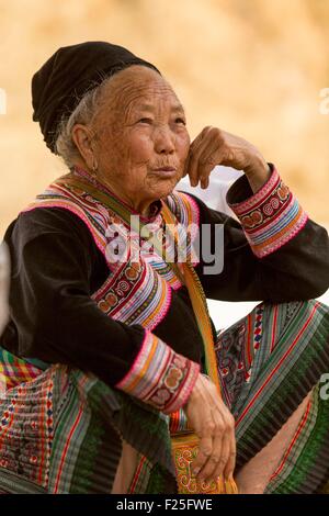Vietnam, Lao Cai Provinz, Bac Ha Bezirk, Frau aus einer ethnischen Gruppe Stockfoto