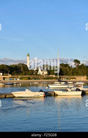 Frankreich, Finistere, Benodet Hafen entlang Fluss Odet von Sainte Marine-Hafen Stockfoto