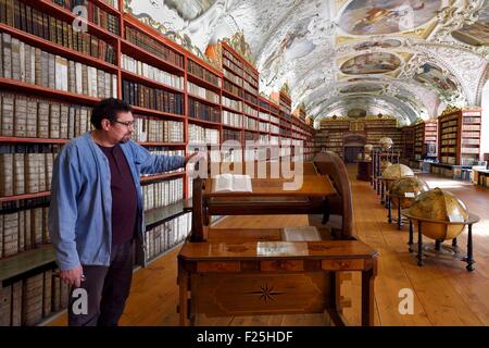 Tschechien, Prag, Altstadt Weltkulturerbe der UNESCO, Strahov Bezirk, Bibliothek des Klosters Strahov, Kurator der Handschriftensammlung Jan Parez theologischen herein Stockfoto