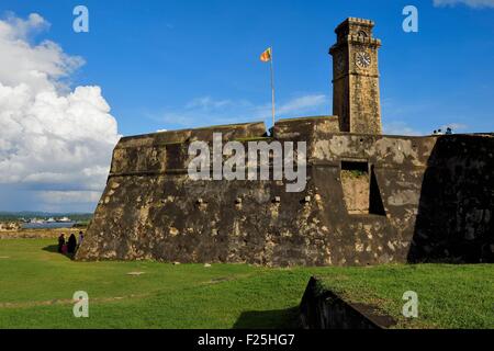 Sri Lanka, Südprovinz, Galle Fort, als Weltkulturerbe der UNESCO aufgeführt, die Galle Clock Tower mit Blick auf die Mond-Bastion Stockfoto