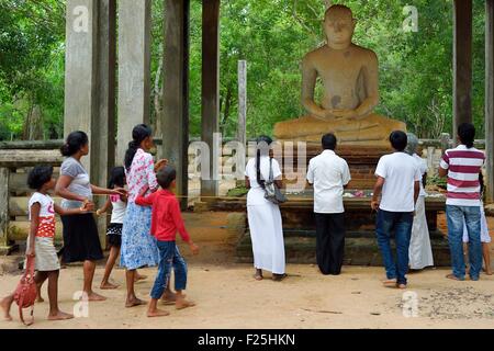 Sri Lanka, Sri Lanka, North Central Province, Anuradhapura archäologische Stätte Weltkulturerbe der UNESCO, ehemalige Hauptstadt von Sri Lanka im 3. Jahrhundert v. Chr., Samadhi Buddha-Statue im Mahamevnawa Park Stockfoto