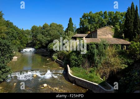 Frankreich, Var, Le Muy, Fondation Bernar Venet durchzogen vom Fluss Nartuby, der Mühle Stockfoto