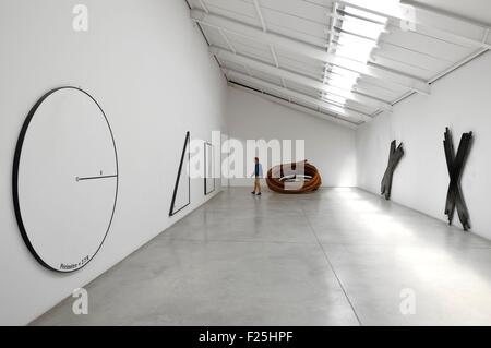 Frankreich, Var, Le Muy, Fondation Bernar Venet, Venet Malereien in der ehemaligen Fabrik umgewandelt zu einer Ausstellungshalle Stockfoto