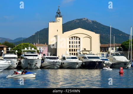 Die Küstenstadt Port Grimaud, St. Franziskus von Assisi Kirche, Golf von St. Tropez, Var, Frankreich Stockfoto