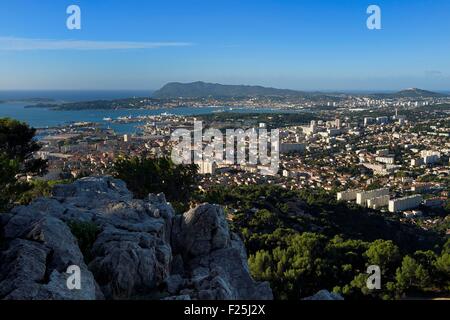 Frankreich, Var, Toulon, Rade (Reede) aus Berg Faron, der Halbinsel von Saint Mandrier und Cape Sicie im Hintergrund Stockfoto