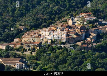 Frankreich, Var, Presqu'ile de Saint-Tropez, das Dorf Ramatuelle (Luftbild) Stockfoto
