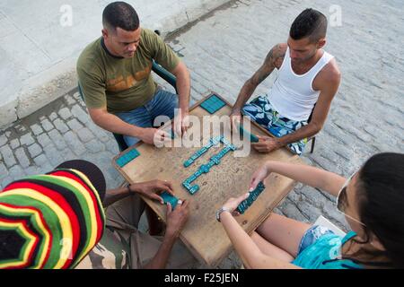 Kuba, Cienfuegos Provinz, Cuenfuegos, Altstadt als Weltkulturerbe der UNESCO, Domino Player aufgeführt Stockfoto