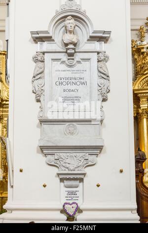 Polen, Region Masowien, Warschau, die Säule der Kirche des Heiligen Kreuzes, Ul. Krakowskie Przedmiescie 3, die in einem Kristall Urne das Herz des Komponisten Frédéric Chopin ruht Stockfoto