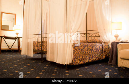 Bett in einer Herberge Zimmer Stockfoto