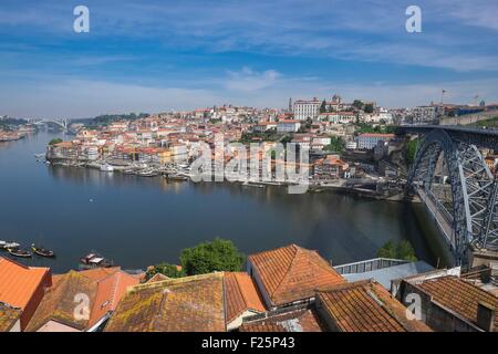 Portugal, Nordregion, Porto, Altstadt als Weltkulturerbe von der UNESCO als Weltkulturerbe von der UNESCO zum Dom Luis-Brücke gebaut zwischen 1881 und 1886 von Theophile Seyrig, Schüler von Gustave Eiffel, Ansicht von Vila Nova De Gaia Stockfoto