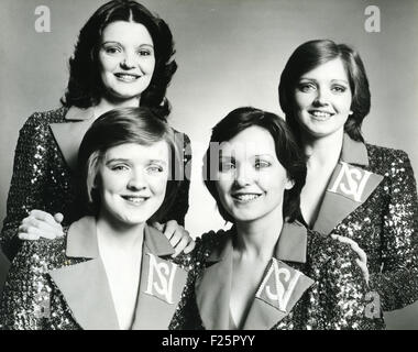 DIE NOLANS Promo-Foto der irisch-englischen Girl-Group über 1980 mit Bernie Coleen unten links Stockfoto