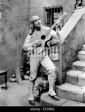 RUDOLPH VALENTINO (1895-1926) italienischer amerikanischer Stummfilm Schauspieler Stockfoto