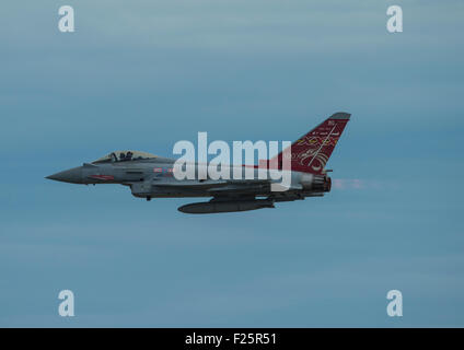RAF Eurofighter Typhoon FGR4 Jet fliegen in Clacton Luft zeigen UK Stockfoto