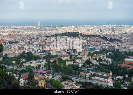 Luftbild vom Tibidabo Berg über der Stadt Barcelona, Spanien Stockfoto