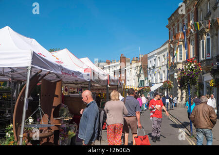 Devizes, Marktflecken im Herzen von Wiltshire, England UK Markttag Stockfoto