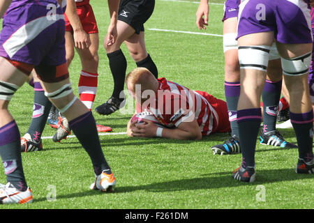 Loughborough, Großbritannien, 12. Sep 2015. Aktion während der siehe Division One Vorrichtung zwischen Loughborough Studenten und Coventry RFC. Coventry Flanker George Oliver erhält einen Versuch hinter einer dominanten Coventry Scrum. Stockfoto