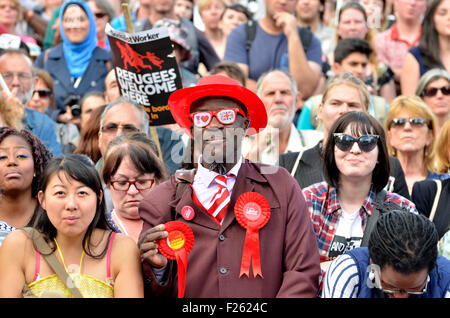 London, 12. Sept. zig Tausende marschieren zur Unterstützung der Flüchtlinge aus dem Marble Arch Parlament Square, wo sie von Rednern, einschließlich der neuen labour-Chef Jeremy Corbyn behandelt werden. Bildnachweis: PjrNews/Alamy Live-Nachrichten Stockfoto