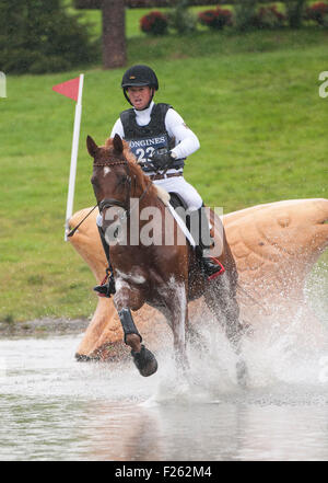 Blair Atholl, Perthshire, UK. 12. Sep, 2015. Michael Jung [GER] FischerTakinou AA in Aktion während der Langlauf-Phase am dritten Tag reiten. Michael Jung ist in erster Linie geht in die letzte Runde Springsport. Die Longines FEI European Eventing Championships 2015 Blair Castle. Bildnachweis: Stephen Bartholomäus/Alamy Live-Nachrichten Stockfoto