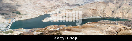 Panorama-Bild der Al Wadi Mujib Staudamm in Madaba, Jordanien Stockfoto