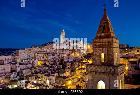 Sassi Häuser von Matera in der Nacht, Basilikata, Italien Stockfoto