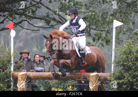 Blair Atholl, Schottland. 12. September 2015. Longines FEI European Eventing Championships 2015, Blair Castle. Michael Jung (GER) Reiten Fischer Takinou in der Cross Country-Phase Credit: Julie Badrick/Alamy Live News Stockfoto