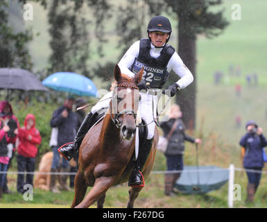 Blair Atholl, Schottland. 12. September 2015. Longines FEI European Eventing Championships 2015, Blair Castle. Michael Jung (GER) Reiten Fischer Takinou in der Cross Country-Phase Credit: Julie Badrick/Alamy Live News Stockfoto