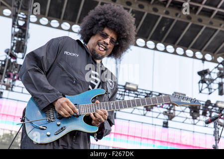 Chicago, Illinois, USA. 11. September, 2015. Gitarrist ROCKY GEORGE Fishbone tritt beim Riot Fest im Douglas Park in Chicago, Illinois © Daniel DeSlover/ZUMA Draht/Alamy Live News Stockfoto