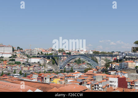 Blick auf die Luis I Brücke von Vila Nova De Gaia, Porto, Portugal Stockfoto