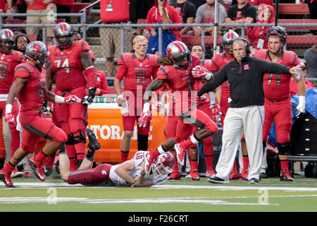 Piscataway, New Jersey, USA. 12. Sep, 2015. Rutgers Kick Returner, JANARION GRANT (1), bricht ein Tackling und läuft für einen Touchdown auf einen tritt zurück gegen die Washington State-Verteidigung in einem Spiel mit High Point Lösungen Stadion in Piscataway, New Jersey. © Joel Plummer/ZUMA Draht/Alamy Live-Nachrichten Stockfoto