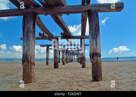 Alten Pier am Strand von Fraser Island in Australien Stockfoto