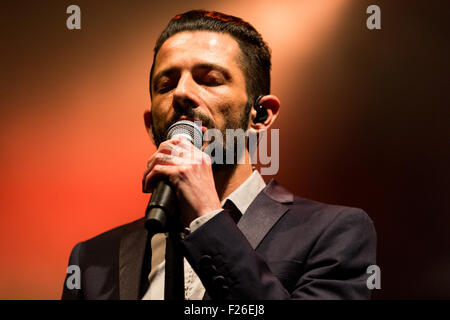 Moncalieri, Italien. 12. Sep, 2015. Francesco Tarducci, singt auch bekannt als "Nesli" bei seinem Konzert in Star Music Festival in Moncalieri. Nesli ist ein Anagramm von "Lines", berühmte Marke von Windeln, in denen der ältere Bruder, 'Fabri Fibra', bekannt war, zu necken. © Andrea Kätzchen/Pacific Press/Alamy Live-Nachrichten Stockfoto