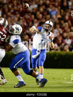 Columbia, South Carolina, USA. 12. Sep, 2015. Kentucky Wildcats Quarterback Patrick Towles (14) warf downfield wie Kentucky South Carolina in Columbia, SC Foto von Mark Cornelison auf Samstag, 12. September 2015 gespielt | Personal © Lexington Herald-Leader/ZUMA Draht/Alamy Live-Nachrichten Stockfoto