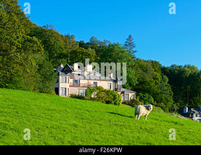 Brantwood, Heimat der Schriftsteller und Kunstkritiker John Ruskin, am Ufer über Coniston See, See Lake District National Park, Cumbria Stockfoto