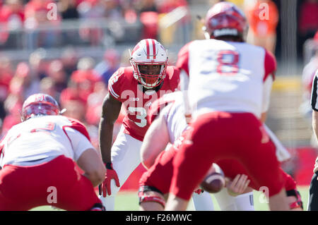 Madison, Wisconsin, USA. 12. September 2015. Wisconsin Badgers Linebacker Leon Jacobs #32 während der NCAA Football-Spiel zwischen den Miami (Ohio) Redhawks und die Wisconsin Badgers im Camp Randall Stadium in Madison, Wisconsin. Wisconsin besiegte Miami (Ohio) 58-0. Bildnachweis: Cal Sport Media/Alamy Live-Nachrichten Stockfoto