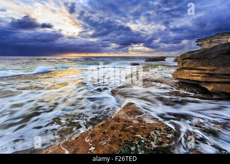 Malerischen Pazifikküste bei Sonnenaufgang in der Nähe von Maroubra Beach in Sydney Stockfoto